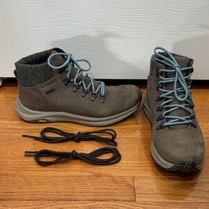 EUC Women’s Merrell Ontario Mid WP Brown Hiking Boots- Size 10